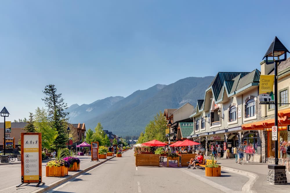 Alberta at Ease: A Relaxed Rockies Tour for Seniors (in English)